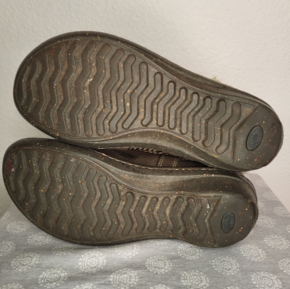 UGG Cove Women's Boots size US 7 EUR 38 Sheepskin Linned - Picture 7 of 10